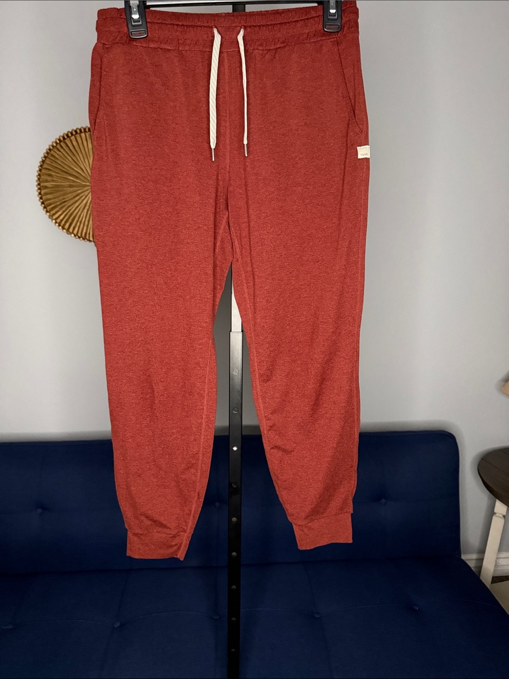 Vuori dark rust terracotta dream knit performance joggers pants size Small